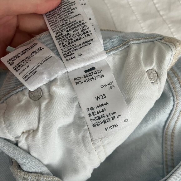 Levis Jean Shorts Size 25W - Picture 2 of 4